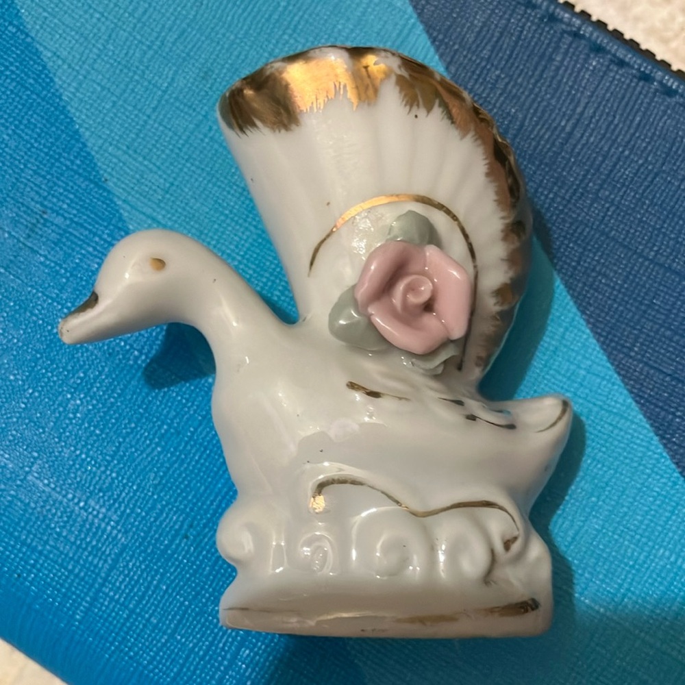 FREE miniature White/Gold Ceramic Swan Figurine with bundle  or purchase of $29+